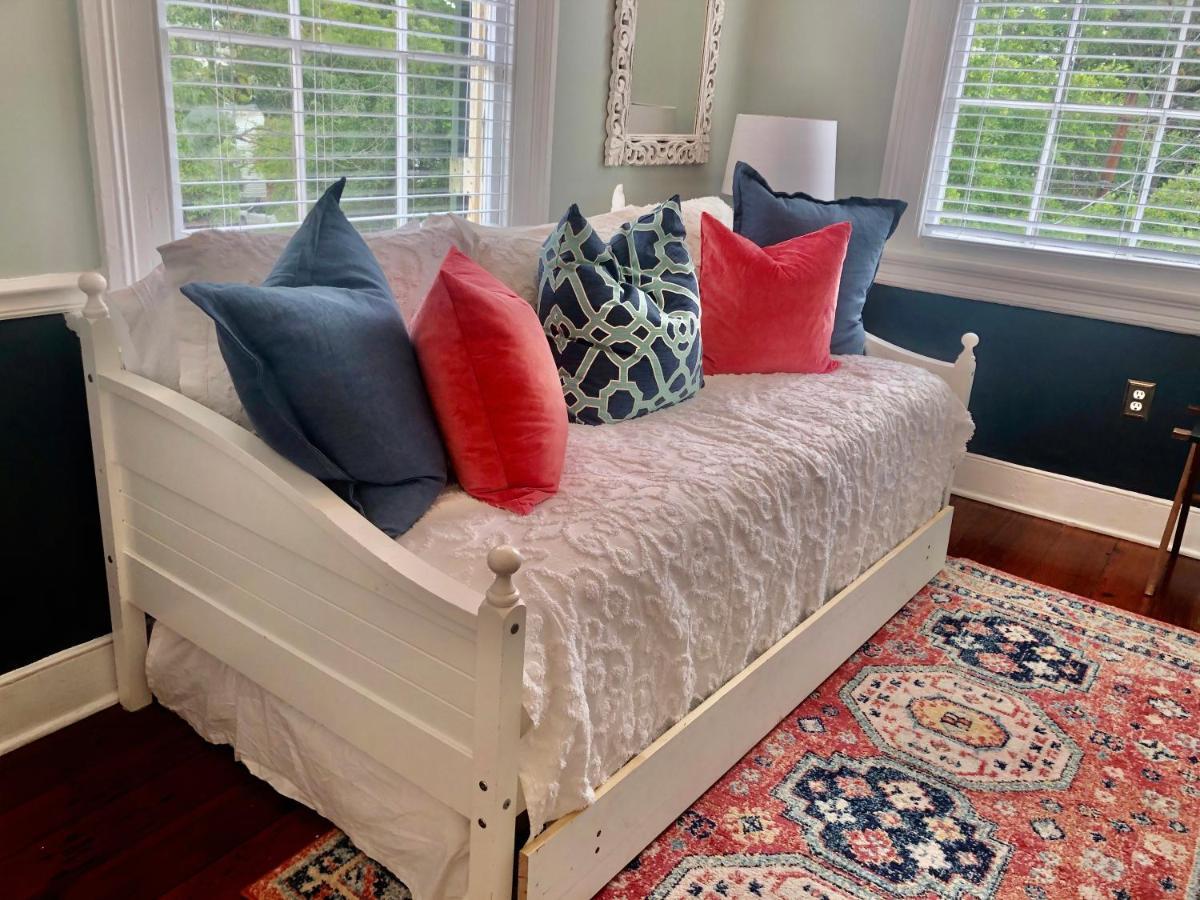 Daybed With Trundle In The Beautiful Ashley Inn 4 Blocks From King St Charleston Buitenkant foto